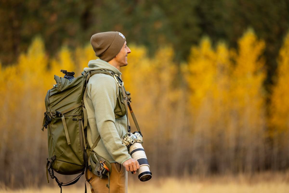 Comparison chart showing key features of top outdoor nature lenses: weight, focal range, weather sealing, and image stabilization