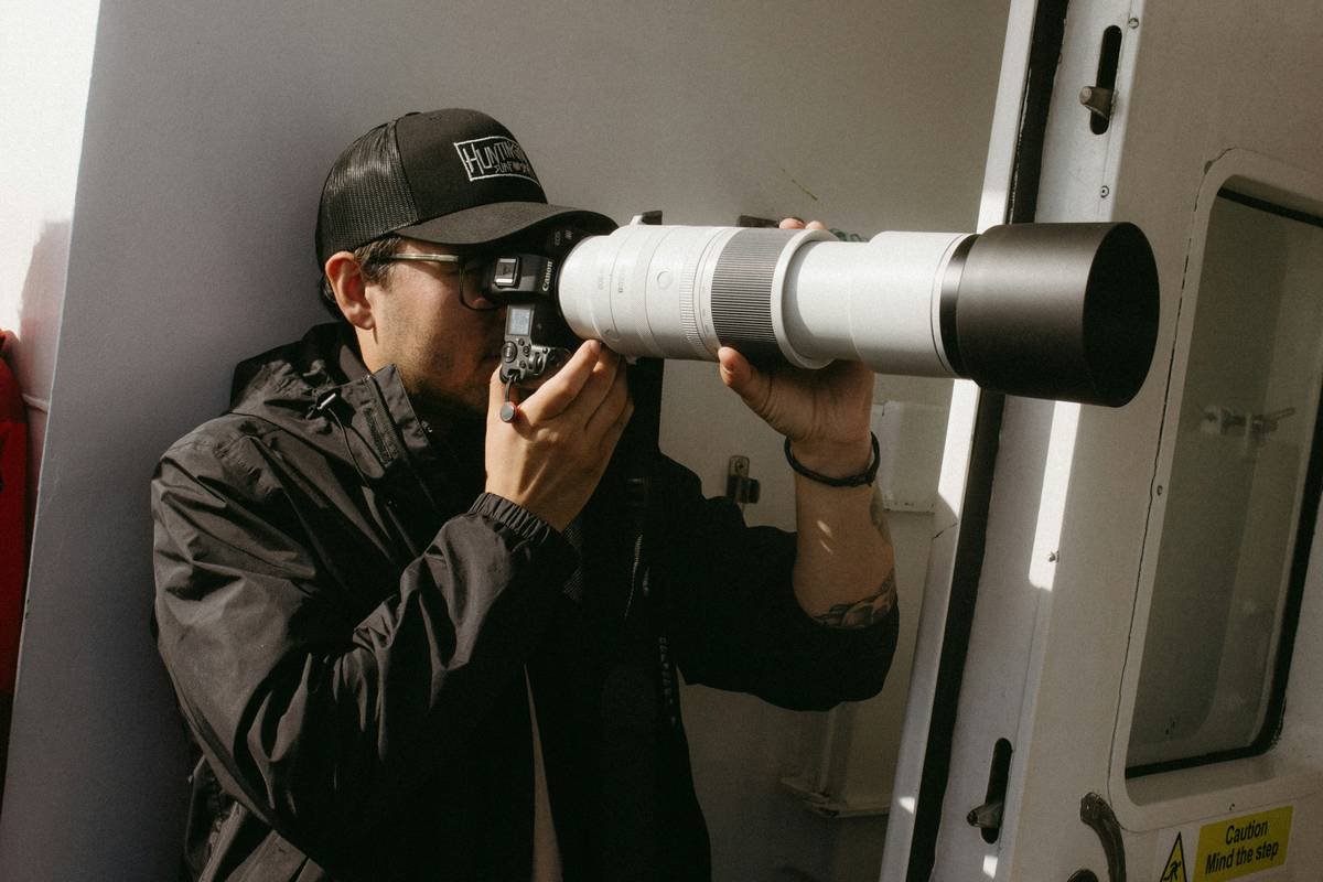 The Best Wildlife Zoom Lens for Hikers: Shoot Sharp, Stay Light, and Never Miss a Bear (Again)
