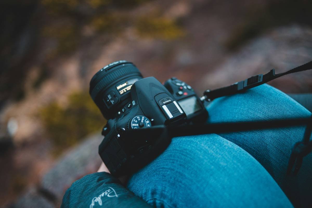 Why Your Hiking Photos Suck (And How a Close Up Telephoto Lens Nature Shot Can Save Them)